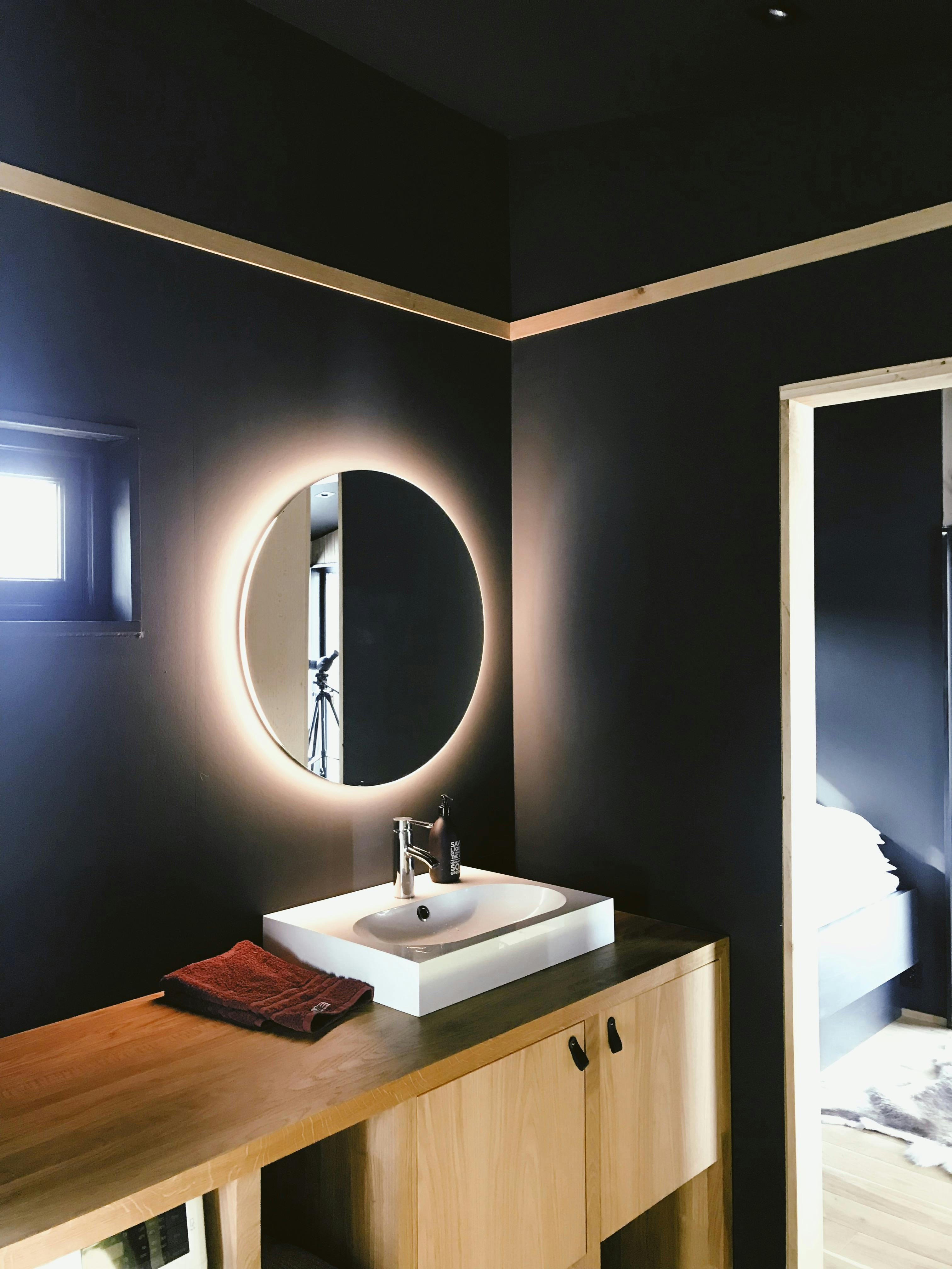 horecazaak pvc wandpanelen en verlichte spiegels