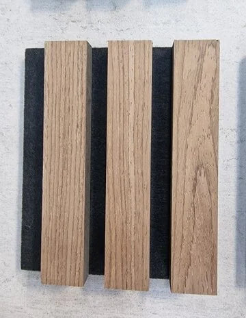 Sample: Akoestisch Wandpaneel Walnoot Eiken Akupanel-Nederland.nl