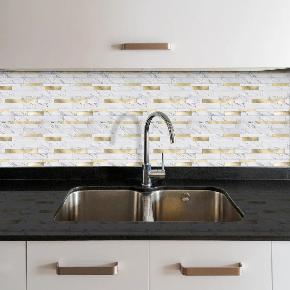 Oppio Wit Marmerlook met GOUDEN ALU Wildverband - Zelfklevend Mozaiek 303x298x4mm Akupanel-Nederland.nl